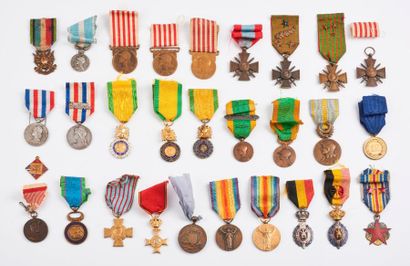 Ensemble de médailles civiles et militaires,...
