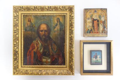 RUSSIE 

Trois icônes :

- Saint Nicolas [?].

Huile sur papier marouflé sur panneau.

XIXème...