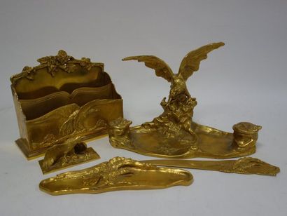 D'après Albert MARIONNET (1852-1910) 

Nécessaire de bureau en bronze doré à décor...