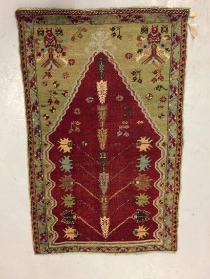 null Anatolie Centrale, Turquie

Original et curieux Kircheir, milieu du XIXème siècle.

Tapis...