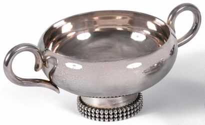 Jean DESPRES (1889-1980) 
Petite coupe de mariage en métal argenté sur pied cylindrique...
