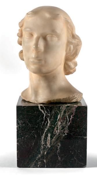 Paul BELMONDO (1898-1982) 
Portrait de femme.
Taille directe en marbre.
Porte une...