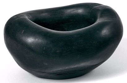Alexandre NOLL (1890-1970) 
Coupe ovale vide-poche.
En ébène sculpté.
Signée, dédicacée...