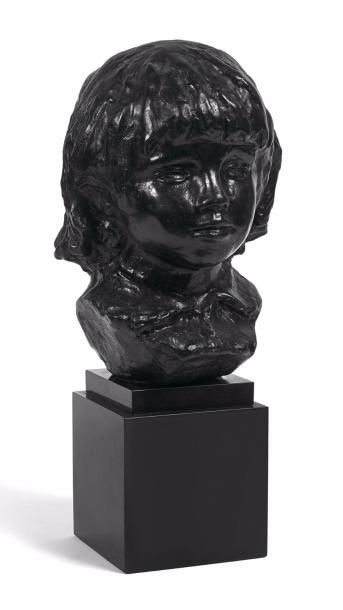 d'après Pierre-Auguste RENOIR (1841-1919) 
Buste de Coco.
Épreuve en bronze patiné.
Signée...