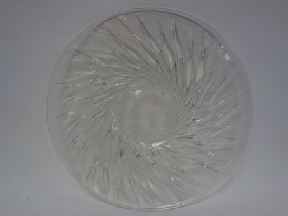 RENE LALIQUE (1860-1945) 

Algues, modèle crée en 1933.

Grande coupe en verre opalescent.

Signée...