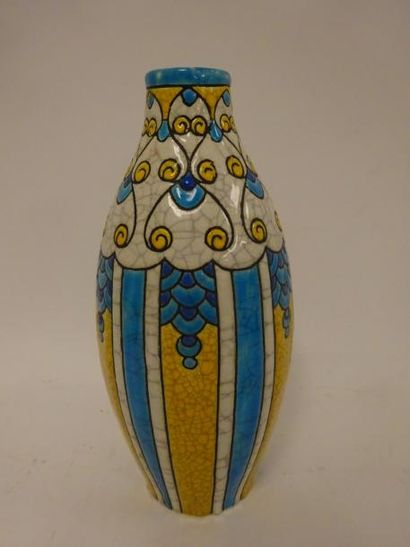 Charles CATTEAU (1880-1966) et KERAMIS. 

Vase ovoïde en faïence polychrome. 

Cachet...