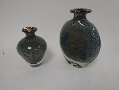 Jean-Claude NOVARO (1943-2015) 

Deux vases.

En verre soufflé blanc à inclusions...