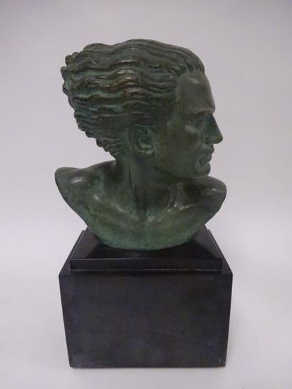 D'après Lucien GIBERT (1904-1988) 

Buste de Jean Mermoz. 

Epreuve en bronze à patine...