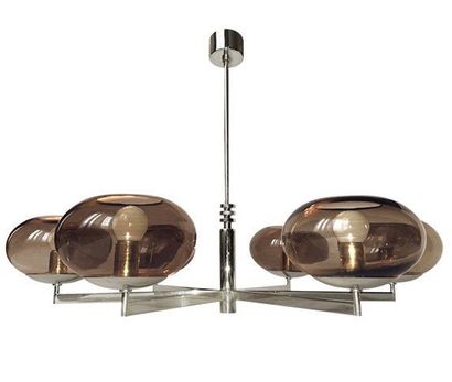 Gaetano SCIOLARI (XXème-XXIème siècle) 

Lustre en métal à six globes en verre fumé....