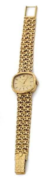 ROLEX Montre bracelet de dame en or jaune (750), boîtier coussin, à lunette amatie....