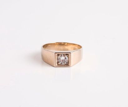null Bague jonc en or rhodié (750) ornée d'un diamant de demi-taille en serti grains....
