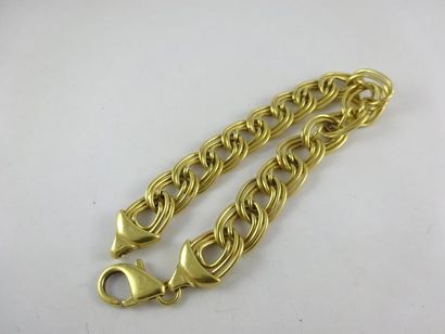 null Bracelet articulé en or jaune (750) à maillons ovales doublés. 

Fermoir mousqueton....