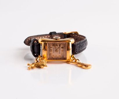 REGLIA 

Montre bracelet de dame.

Boîtier rectangulaire en or jaune (750), à montants...