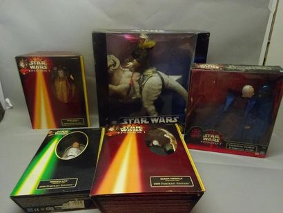 null STAR WARS
Lot de poupées 30 cm - Han Solo & Tauntaun + Chancellor Valorum &...