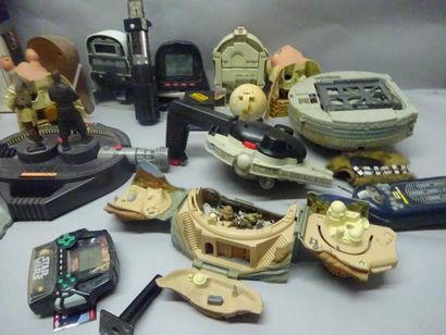 null STAR WARS

Lot de 9 tetes Micro machine + Divers produits dérivés de l' Episode...