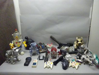 null ROBOTS

Lot de 10 Robots Animaux et Divers + télécommandes 

Etat d'usage sans...