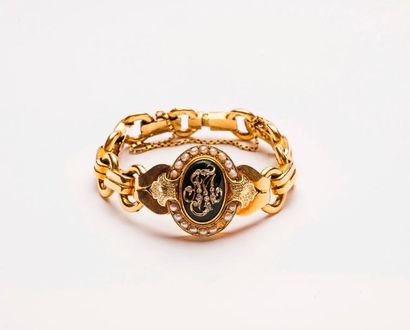 null Bracelet en or jaune (750) à maillons articulés centré d'un médaillon ovale...