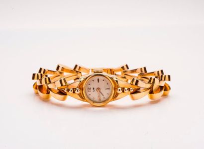 LIP 

Montre bracelet de dame en or jaune (750).

Boîtier rond épaulé de billes d'or....