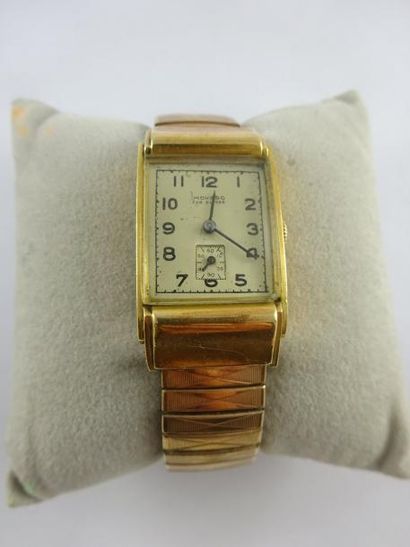 MOVADO 

Montre bracelet de dame en or jaune (750) 

Boîtier rectangulaire, cadran...