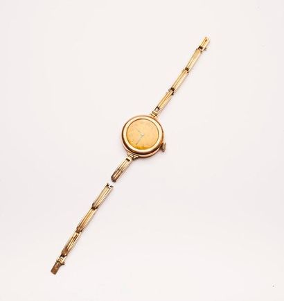 CH.F.TISSOT & FILS LOCLE 

Montre bracelet de dame en or jaune (585). 

Boîtier rond...