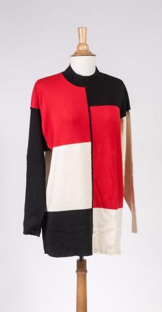 COURREGES 

Pull en laine à col cheminée à motif de rectangles de couleur rouge,...