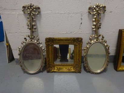 null Trois miroirs :

- un rectangulaire en stuc doré à décor rocaille.

Fin du XIXème...