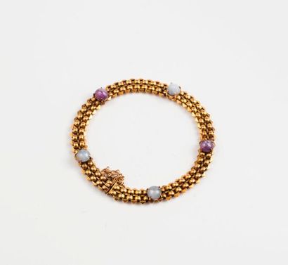 null Bracelet en or jaune (750) ornée de pierres dures dans les tons violets. 

Fermoir...