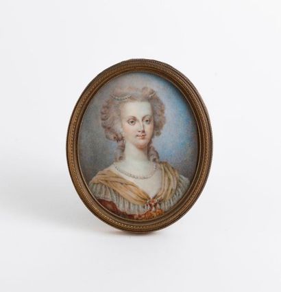 null Femme de qualité (Marie-Antoinette ??) en buste aux colliers de perles.

Miniature...