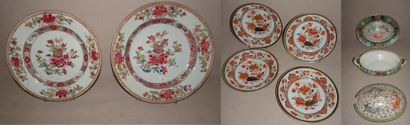 CHINE 

Lot de porcelaines polychromes :

- un plat et une assiette à décor, de la...