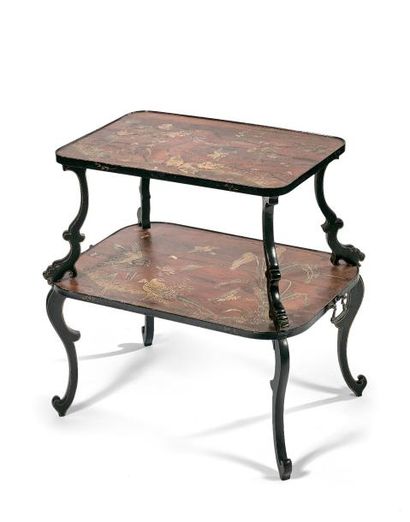 Attribuée à Auguste Louis MAJORELLE (1825-1879) 

Table à thé en bois noirci et filets...
