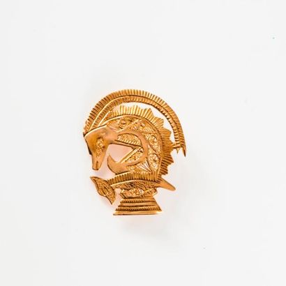 null Broche en or jaune (750) à décor de l'antilope stylisée de cimier de masque...