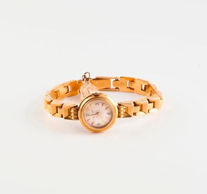 JAEGER LECOULTRE 

Montre bracelet de dame en or jaune (750).

Boîtier circulaire....