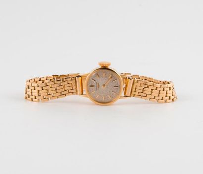 LONGINES 

Montre bracelet de dame en or jaune (750).

Boîtier circulaire.

Cadran...