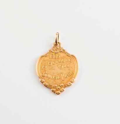 null Médaille en or jaune (750) portant l'inscription "Luciano Peteilh, Filomena...