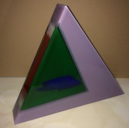 null Ecole contemporaine

Sans titre, 1995. 

Triangle en verre. 

Signé. 34,5 x...