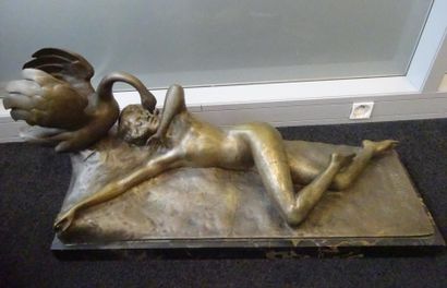 D'après Désiré GRISARD (1872-?) 

Léda et le cygne.

Epreuve en bronze.

Signée sur...