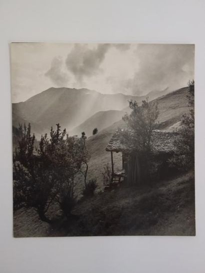 Willy Ronis (1910-2009) Willy RONIS (1910-2009)

Dans le Beaufortain..., 1939.

19...