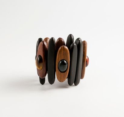 Isabel CANOVAS 

Bracelet articulé en éléments de bois exotiques bruns ou noir, de...