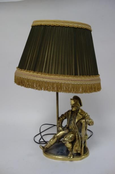 D'après Mathurin MOREAU (1822-1912) 

Lampe à poser en laiton doré figurant Napoléon...