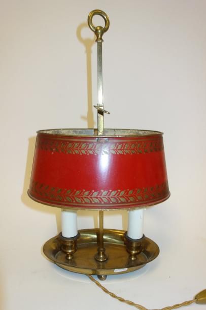 null Petite lampe bouillotte en laiton.

H. : 43 cm.