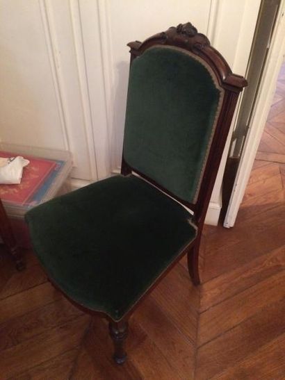 null Paire de chaises en acajou mouluré et sculpté.

XIXème siècle.

Garniture de...