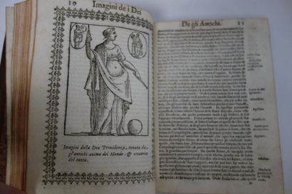 IMAGINI DELLI DEI DEL CARTARI, PADOV, 1626. 

Un volume in-8 orné de gravures. 

Reliure...