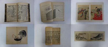 JAPON 
Cinq albums :
- quatre d'estampes, certaines polychromes, avec personnage,...