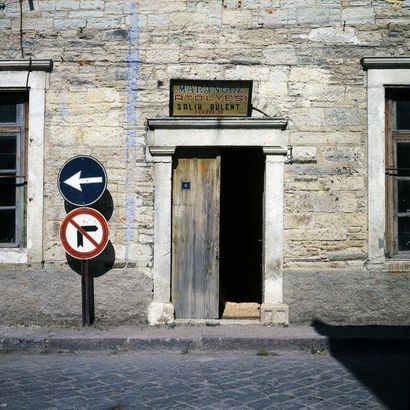Michel HOSSZU (1944) 

Porte avec panneaux. 1969. 

Tirage argentique.

Signé, daté...