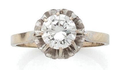 null Bague solitaire en or gris (750) ornée d'un diamant taille brillant en serti...