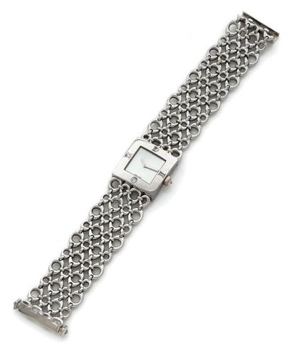 DIOR Joaillerie
Montre bracelet de dame en or gris (750).
Boîtier de forme carrée...