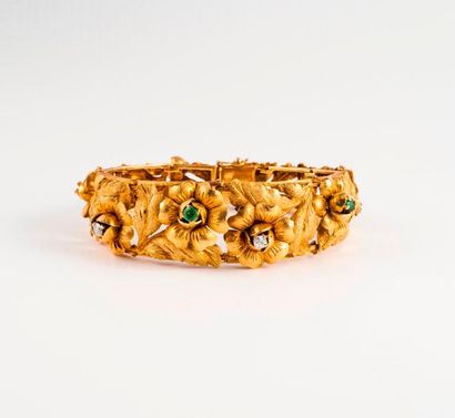 null Bracelet articulé en or jaune (750) à décor de fleurs et de feuilles, appliquées,...