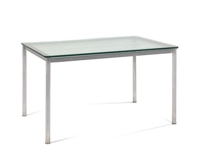 LE CORBUSIER (1887-1965) Table LC10-P.
Piètement en métal et plateau rectangulaire...