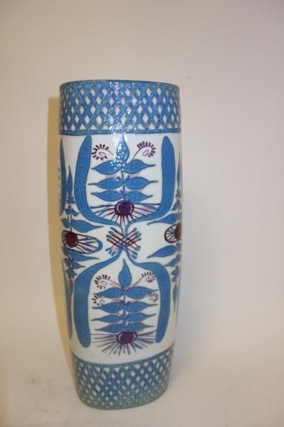 Royal Copenhagen 

Vase en porcelaine à décor floral stylisé en bleu et violet en...