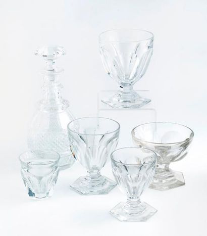 BACCARAT, modèle Bourbon 
Partie de service de verres à pieds en cristal comprenant...